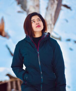 Ditipriya Roy Instagram - When she was just a girl, she expected the world
But it flew away from her reach
So she ran away in her sleep and dreamed of PARADISE ❄️❤️
.
.
.
.
.
.
.
.
.
. 
.
. #thursday #snow #paradise #nature #hills #mountaintop #candid #rejuvenation #tranquility #trip #familytrip #selflove #chilling #lyrics #mood #lookbook #kashmir #moutainlovers #instadaily #instamood #instalike #instagram #instacool