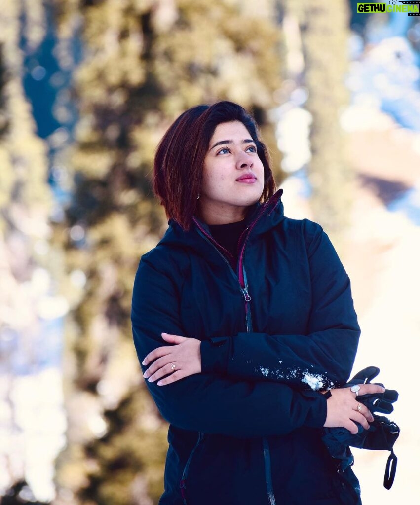Ditipriya Roy Instagram - When she was just a girl, she expected the world But it flew away from her reach So she ran away in her sleep and dreamed of PARADISE ❄️❤️ . . . . . . . . . . . . #thursday #snow #paradise #nature #hills #mountaintop #candid #rejuvenation #tranquility #trip #familytrip #selflove #chilling #lyrics #mood #lookbook #kashmir #moutainlovers #instadaily #instamood #instalike #instagram #instacool Sonmarg, Kashmir