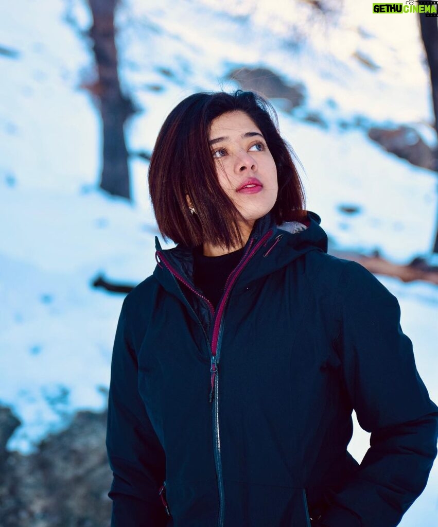 Ditipriya Roy Instagram - When she was just a girl, she expected the world But it flew away from her reach So she ran away in her sleep and dreamed of PARADISE ❄️❤️ . . . . . . . . . . . . #thursday #snow #paradise #nature #hills #mountaintop #candid #rejuvenation #tranquility #trip #familytrip #selflove #chilling #lyrics #mood #lookbook #kashmir #moutainlovers #instadaily #instamood #instalike #instagram #instacool Sonmarg, Kashmir