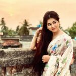 Ditipriya Roy Instagram - বগলা মামা কিন্তু তার দলবল নিয়ে এসে গেছে হইচই তে , তাই সপরিবারে আজই দেখে ফেলুন বগলা মামা যুগ যুগ জিও শুধুমাত্র @hoichoi.tv তে ! ♥️ . . . . . . . . . . . . . . #newfilm #boglamama #hoichoi #svf #behindthescenes #lookbook #character #happiness #comedy #love #tuesday #tuesdaythoughts #positivity #bonding #onscreen #offscreen #instadaily #instamood #instalove #instacool #instaphoto