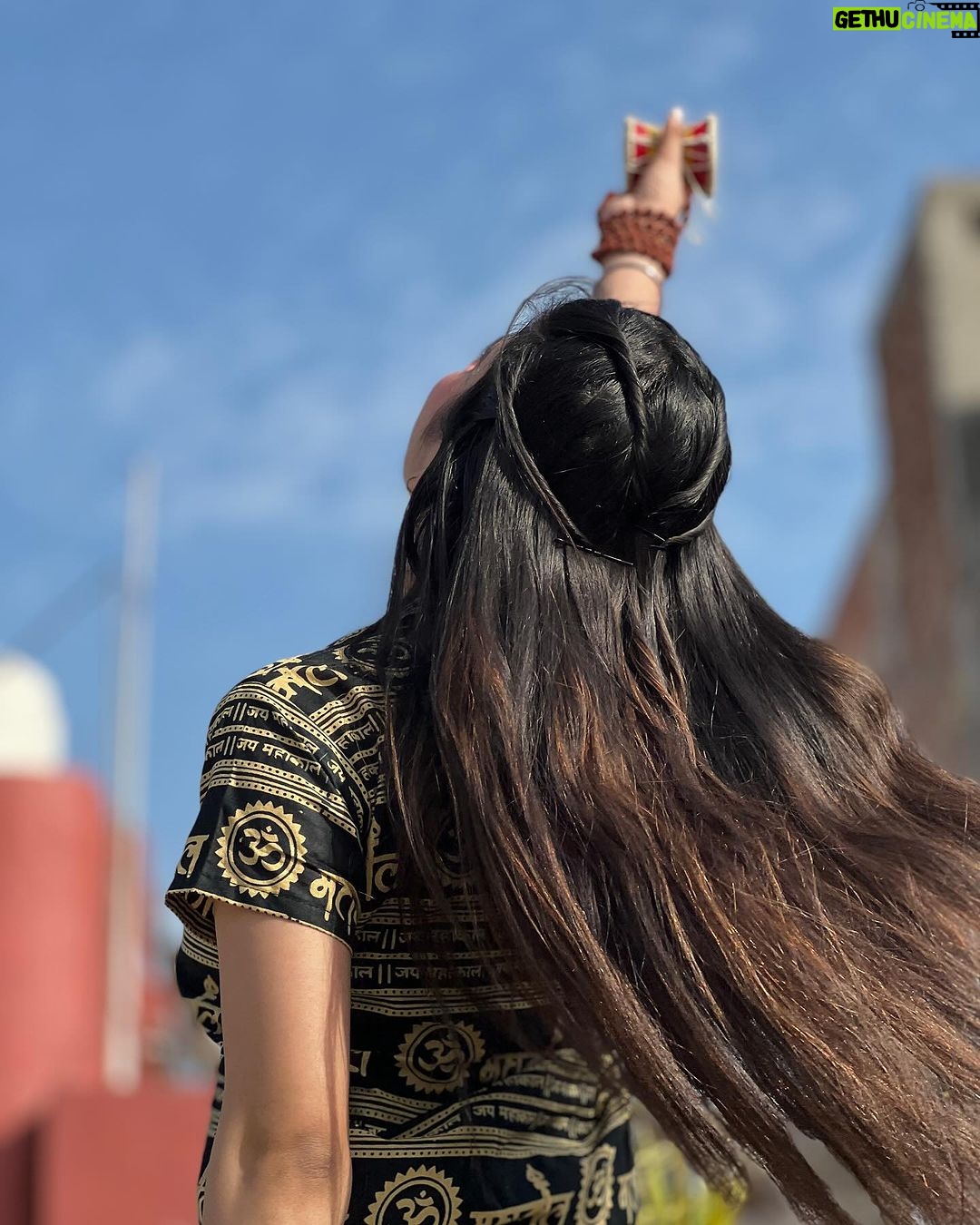Divya Sharma - 386.6K Likes - 🕉️🔱ॐ भोले 🕉️🔱