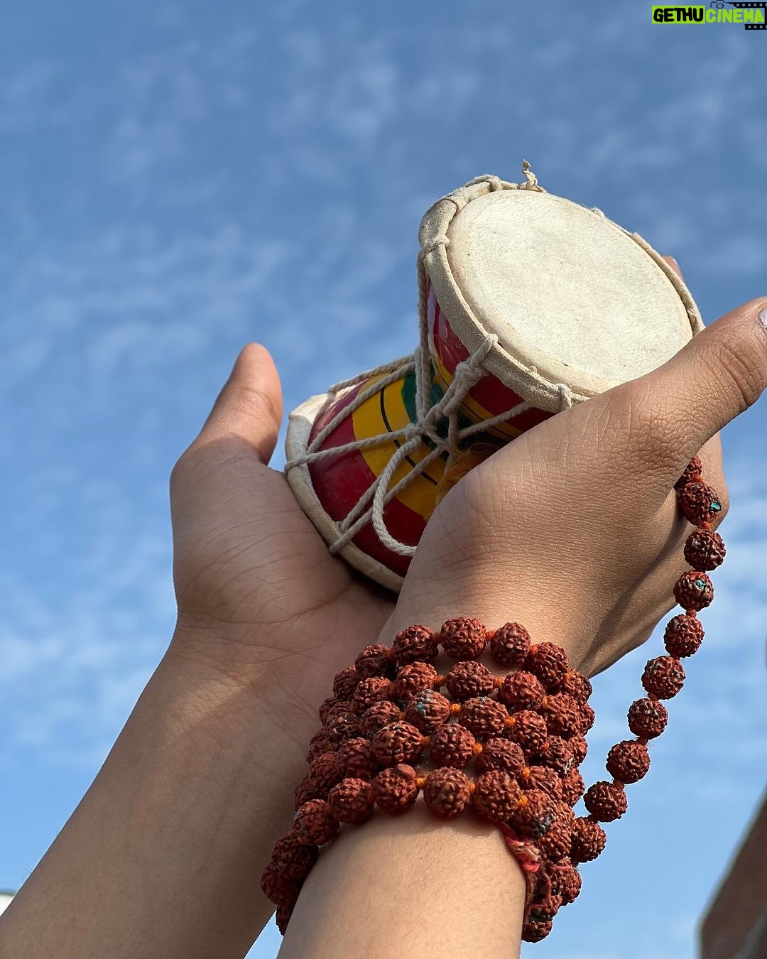 Divya Sharma - 386.6K Likes - 🕉️🔱ॐ भोले 🕉️🔱