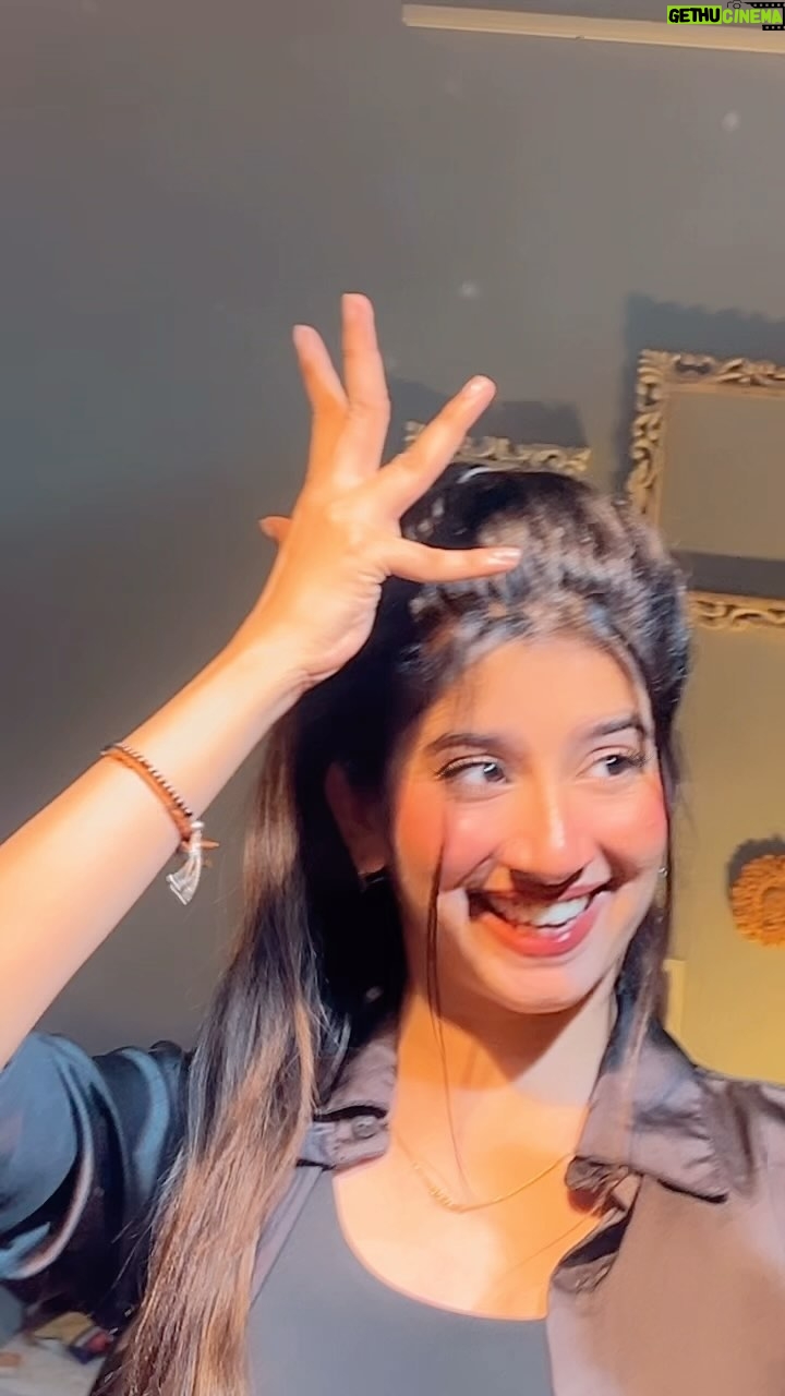 Divya Sharma - 463.6K Likes - 👑😈𝐇𝐦𝐚𝐫𝐞 𝐣𝐞𝐬𝐚 𝐤𝐨𝐧 𝐡𝐚𝐢
#divyaofficial09 #diamondsofdivya
.
.
#reelitfeelit #reelkrofeelkro #explore #saiji #reelsinstagram #reelsvideo #reelsindia #reelsviral #reelsinsta #reelslovers #trendingreels #viralreels #fyp