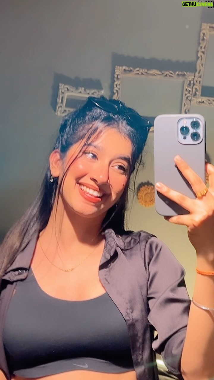 Divya Sharma Instagram - 𝙏𝙪𝙪 𝙠𝙝𝙖𝙖🧐 .... ( 𝙗𝙩𝙖𝙤 𝙛𝙞𝙧 𝙖𝙥𝙣𝙞 𝙖𝙥𝙣𝙞 𝙘𝙞𝙩𝙮 👇🏻) #divyaofficial09 #diamondsofdivya . . #reelitfeelit #reelkrofeelkro #explore #saiji #reelsinstagram #reelsvideo #reelsindia #reelsviral #reelsinsta #reelslovers #trendingreels #viralreels #fyp