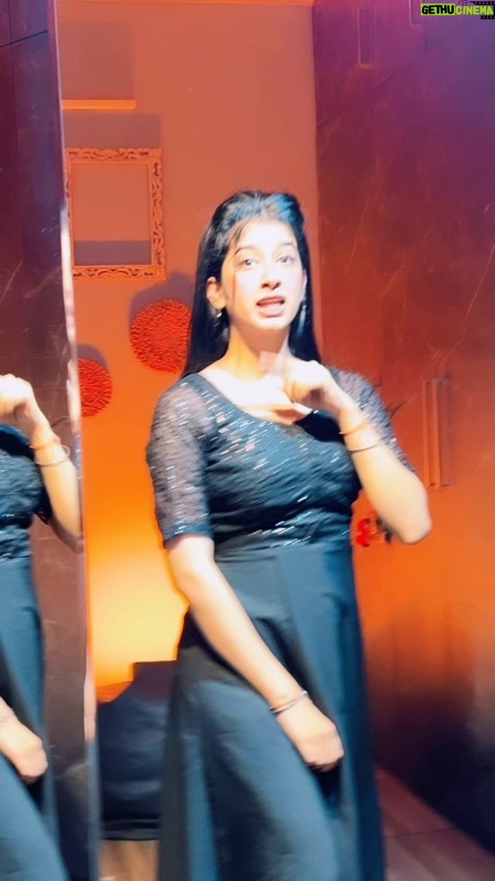 Divya Sharma Instagram - 𝐃𝐞𝐞𝐰𝐚𝐧𝐚𝐠𝐢 𝐛𝐡𝐢 𝐢𝐧𝐤𝐢 𝐞𝐤 𝐜𝐡𝐚𝐥𝐥 𝐡𝐚𝐢 😱 #divyaofficial09 #diamondsofdivya . . #reelitfeelit #reelkrofeelkro #explore #saiji #reelsinstagram #reelsvideo #reelsindia #reelsviral #reelsinsta #reelslovers #trendingreels #viralreels #fyp