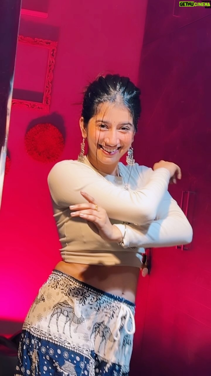 Divya Sharma - 851.3K Likes - 🙈😉𝘉𝘩𝘢𝘢𝘢𝘨𝘰𝘰𝘰𝘰 𝘺𝘩𝘢 𝘴𝘦
#divyaofficial09 #diamondsofdivya
.
.
#reelitfeelit #reelkrofeelkro #explore #saiji #reelsinstagram #reelsvideo #reelsindia #reelsviral #reelsinsta #reelslovers #trendingreels #viralreels #fyp