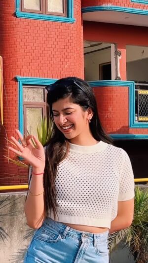 Divya Sharma Instagram - 💐🤭
#divyaofficial09 #diamondsofdivya 
.
.
#reelitfeelit #reelkrofeelkro #explore #saiji #reelsinstagram #reelsvideo #reelsindia #reelsviral #reelsinsta #reelslovers #trendingreels #viralreels #fyp