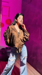 Divya Sharma Instagram - 🥃🤫 #divyaofficial09 #diamondsofdivya . . #reelitfeelit #reelkrofeelkro #explore #saiji #reelsinstagram #reelsvideo #reelsindia #reelsviral #reelsinsta #reelslovers #trendingreels #viralreels #fyp