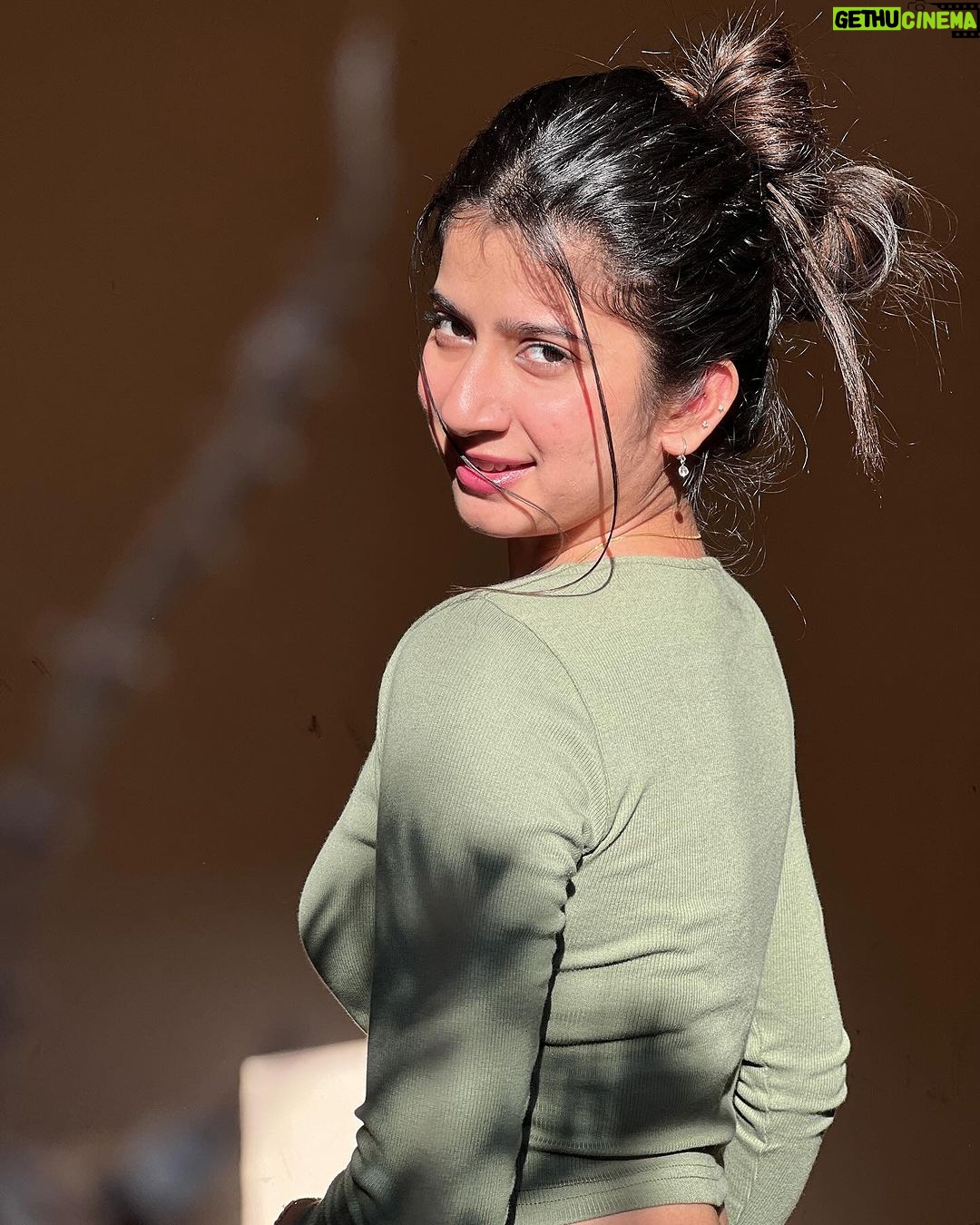 Divya Sharma - 157.5K Likes - 🦚🍃𝙏𝙖𝙞𝙣𝙪 𝙏𝙖𝙠𝙚𝙮𝙖𝙖𝙣 𝙗𝙞𝙣𝙖 𝙣𝙖𝙮𝙞 𝘿𝙞𝙡 𝙧𝙖𝙟𝙙𝙖 🍃🦚
#divyaofficial09
#diamondsofdivya