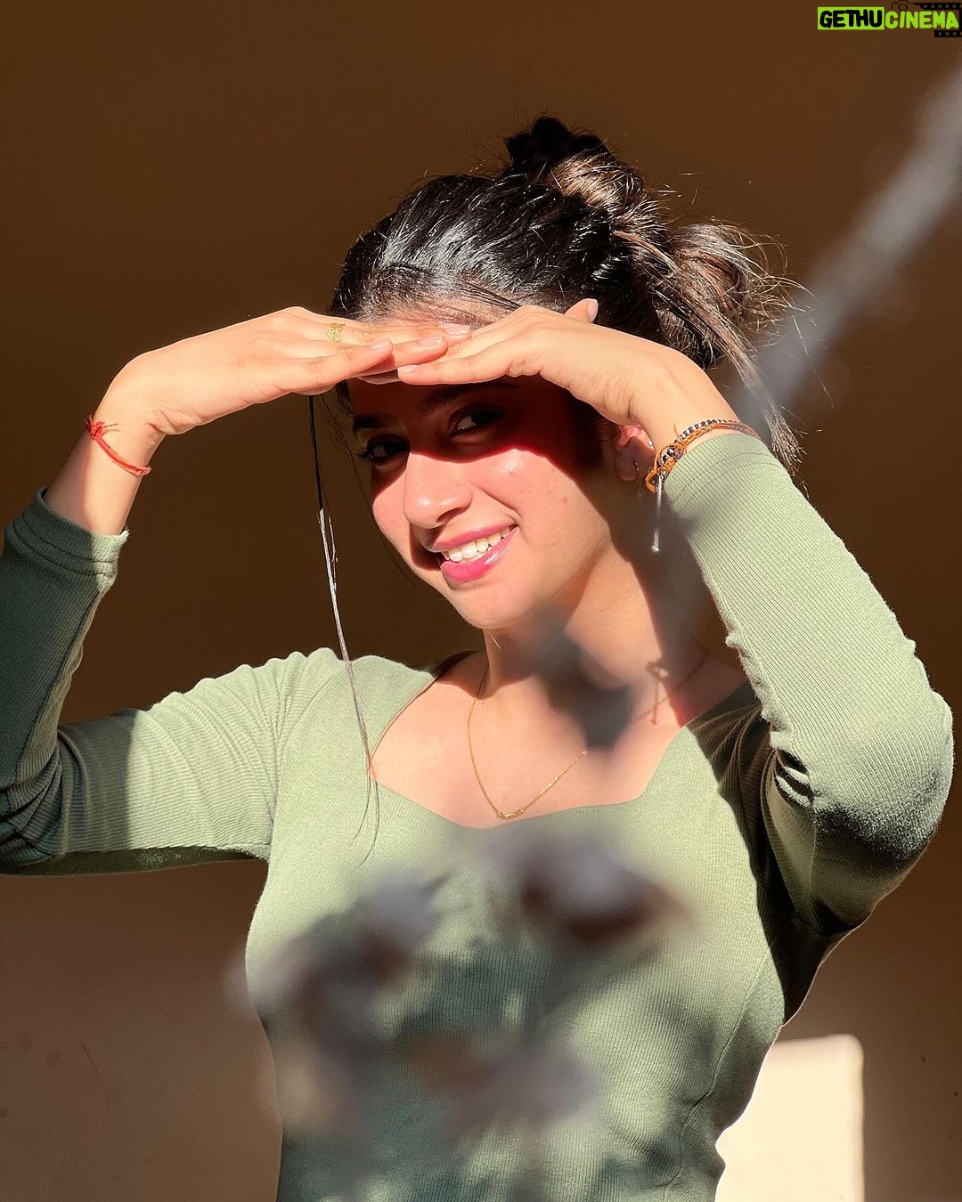 Divya Sharma - 157.5K Likes - 🦚🍃𝙏𝙖𝙞𝙣𝙪 𝙏𝙖𝙠𝙚𝙮𝙖𝙖𝙣 𝙗𝙞𝙣𝙖 𝙣𝙖𝙮𝙞 𝘿𝙞𝙡 𝙧𝙖𝙟𝙙𝙖 🍃🦚
#divyaofficial09
#diamondsofdivya
