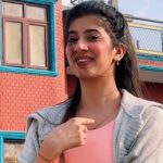 Divya Sharma Instagram – 𝗔𝗮𝗽 𝗵𝗮𝗺𝗽𝗲 𝗵𝗮𝗶 𝗳𝗶𝗱𝗮 𝘀𝗮𝗮𝗳 𝗽𝘁𝗮 𝗰𝗵𝗹𝘁𝗮 𝗵𝗮𝗶😉🤭
#divyaofficial09 #diamondsofdivya 
.
.
#reelitfeelit #reelkrofeelkro #explore #saiji #reelsinstagram #reelsvideo #reelsindia #reelsviral #reelsinsta #reelslovers #trendingreels #viralreels #fyp