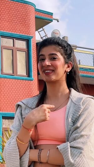 Divya Sharma Instagram - 𝗔𝗮𝗽 𝗵𝗮𝗺𝗽𝗲 𝗵𝗮𝗶 𝗳𝗶𝗱𝗮 𝘀𝗮𝗮𝗳 𝗽𝘁𝗮 𝗰𝗵𝗹𝘁𝗮 𝗵𝗮𝗶😉🤭
#divyaofficial09 #diamondsofdivya 
.
.
#reelitfeelit #reelkrofeelkro #explore #saiji #reelsinstagram #reelsvideo #reelsindia #reelsviral #reelsinsta #reelslovers #trendingreels #viralreels #fyp