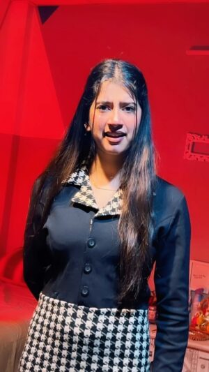 Divya Sharma Instagram - 😏𝐊𝐢 𝐩𝐚𝐫𝐝𝐡𝐚𝐧 𝐦𝐚𝐧𝐭𝐫𝐢 𝐡𝐚𝐢𝐢𝐢𝐢
#divyaofficial09 #diamondsofdivya 
.
.
#reelitfeelit #reelkrofeelkro #explore #saiji #reelsinstagram #reelsvideo #reelsindia #reelsviral #reelsinsta #reelslovers #trendingreels #viralreels #fyp