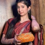 Divya Sharma Instagram – 𝐎𝐫 𝐟𝐢𝐫 𝐤𝐮𝐜𝐡 𝐲𝐮𝐧 𝐡𝐮𝐚 𝐤,
𝐀𝐩𝐧𝐢 𝐡𝐞 𝐭𝐚𝐬𝐰𝐞𝐞𝐫 𝐩𝐫 𝐝𝐢𝐥𝐥 𝐚𝐠𝐲𝐚 🫀🙈
#divyaofficial09 
#diamondsofdivya Delhi, India