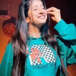 Divya Sharma Instagram – 𝐌𝐚𝐠𝐢𝐜 𝐦𝐨𝐦𝐞𝐧𝐭 𝐥𝐚𝐠𝐝𝐚 𝐡𝐚𝐢 🪄🫰🏻
.
.
.