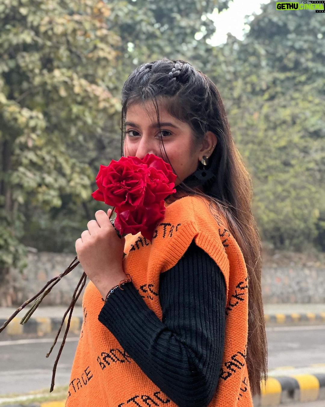 Divya Sharma Instagram - ๐๐ก๐ฎ๐ฅ๐ฅ๐๐ง ๐ญ๐จ๐ง ๐ฏ๐ข ๐ฌ๐จ๐ง๐ข๐ฒ๐ ๐ง๐ข ๐ญ๐๐ซ๐ ๐ฏ๐๐ฌ๐ญ๐,๐น ๐๐๐ซ๐๐ฒ๐๐ง ๐ญ๐จ๐ง ๐ฉ๐๐ก๐ฅ๐๐ง ๐ฉ๐ก๐ฎ๐ฅ ๐ฅ๐๐ข๐ค๐ ๐๐ ๐ ๐๐ฒ๐ #divyaofficial09 #diamondsofdivya Delhi, India