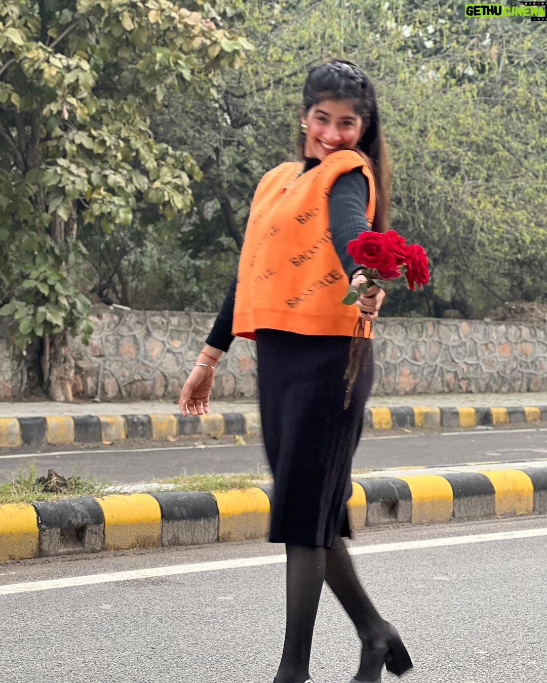 Divya Sharma Instagram - ๐๐ก๐ฎ๐ฅ๐ฅ๐๐ง ๐ญ๐จ๐ง ๐ฏ๐ข ๐ฌ๐จ๐ง๐ข๐ฒ๐ ๐ง๐ข ๐ญ๐๐ซ๐ ๐ฏ๐๐ฌ๐ญ๐,๐น ๐๐๐ซ๐๐ฒ๐๐ง ๐ญ๐จ๐ง ๐ฉ๐๐ก๐ฅ๐๐ง ๐ฉ๐ก๐ฎ๐ฅ ๐ฅ๐๐ข๐ค๐ ๐๐ ๐ ๐๐ฒ๐ #divyaofficial09 #diamondsofdivya Delhi, India