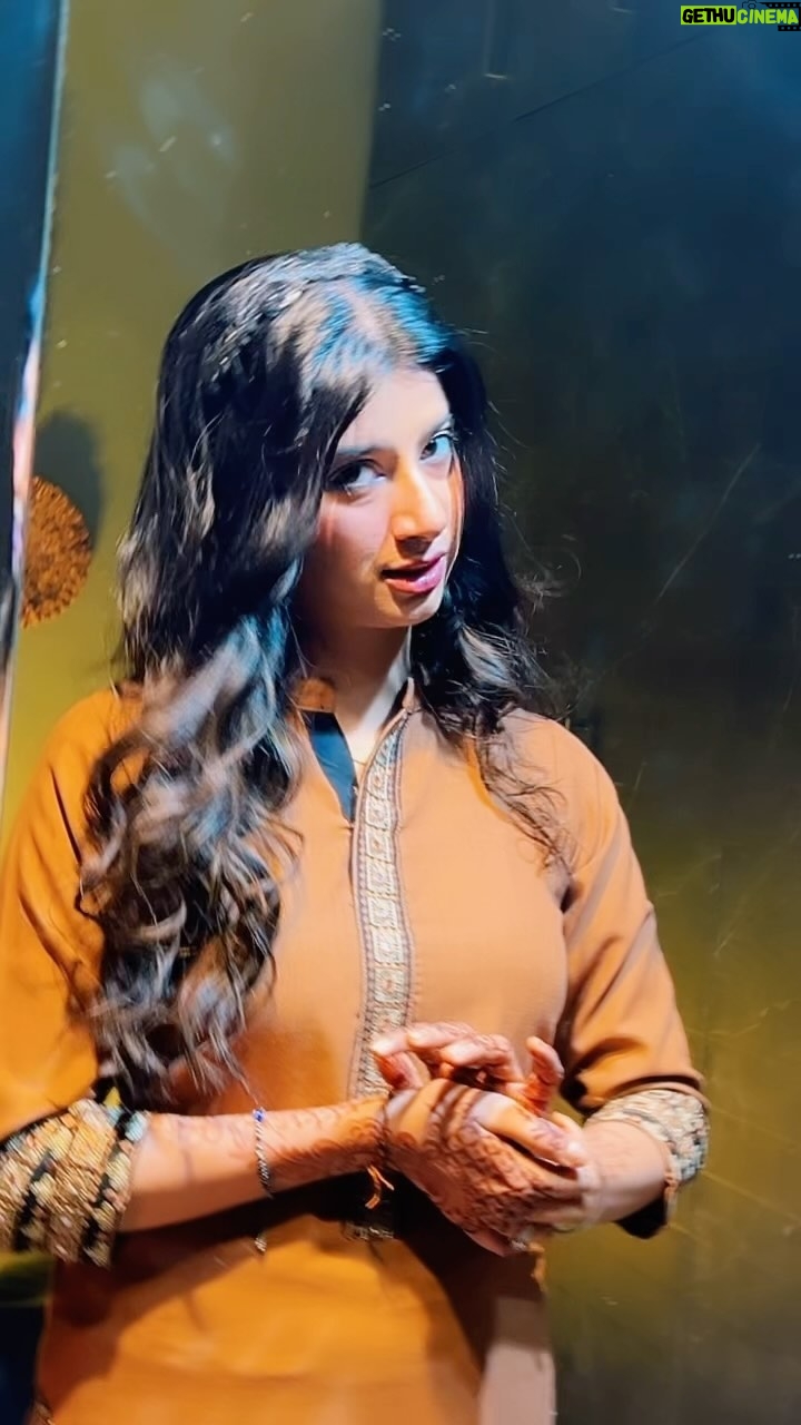 Divya Sharma Instagram - Hasdi @jassadhillon1