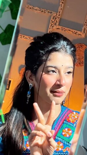 Divya Sharma Instagram - 🙌🏻❤️‍🩹
#divyaofficial09 #diamondsofdivya 
.
.
#reelitfeelit #reelkrofeelkro #explore #saiji #reelsinstagram #reelsvideo #reelsindia #reelsviral #reelsinsta #reelslovers #trendingreels #viralreels #fyp