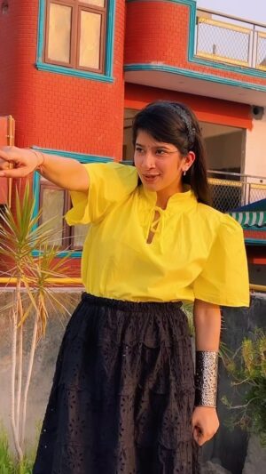 Divya Sharma Instagram - 𝗢𝗼𝗵 𝗠𝘂𝗻𝗱𝗮 𝗺𝗲𝗿𝗮🩷🫣
#divyaofficial09 #diamondsofdivya 
.
.
#reelitfeelit #reelkrofeelkro #explore #saiji #reelsinstagram #reelsvideo #reelsindia #reelsviral #reelsinsta #reelslovers #trendingreels #viralreels #fyp
