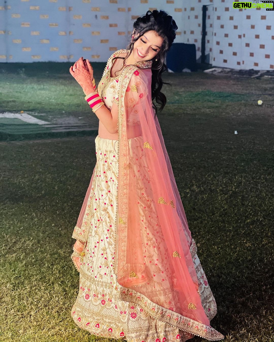 Divya Sharma Instagram - πΈππΈ πππ’π²π π¬π πππ©ππ’π¨π§ ππππ¨ ( π©π’π§ π€π«π§π π‘ππ’ )πβ€οΈ #divyaofficial09 #diamondsofdivya Delhi, India
