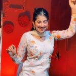 Divya Sharma Instagram - 𝐑𝐚𝐧𝐠 𝐛𝐭𝐚 𝐛𝐥𝐮𝐞 𝐲𝐚 𝐥𝐚𝐚𝐥💙♥️? #divyaofficial09 #diamondsofdivya . . #reelitfeelit #reelkrofeelkro #explore #saiji #reelsinstagram #reelsvideo #reelsindia #reelsviral #reelsinsta #reelslovers #trendingreels #viralreels #fyp