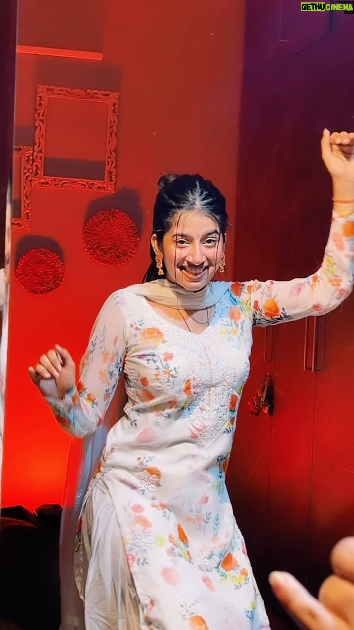 Divya Sharma - 185K Likes - 𝐑𝐚𝐧𝐠 𝐛𝐭𝐚 𝐛𝐥𝐮𝐞 𝐲𝐚 𝐥𝐚𝐚𝐥💙♥️?
#divyaofficial09 #diamondsofdivya
.
.
#reelitfeelit #reelkrofeelkro #explore #saiji #reelsinstagram #reelsvideo #reelsindia #reelsviral #reelsinsta #reelslovers #trendingreels #viralreels #fyp