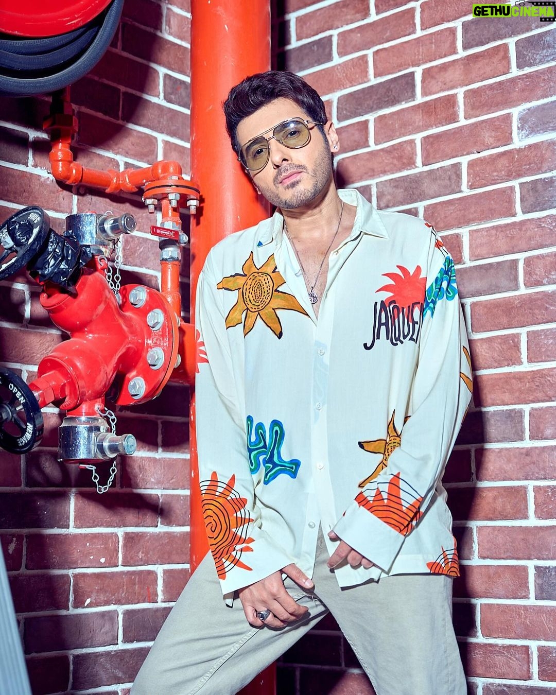 Divyenndu Instagram - Yo Yo Yo!!! Shirt - @jacquemus Boots - @allsaints Sunglasses - @opiumeyewear @tanngcommunications Styled by - @styledbychandani @style.cell Style team - @astha_kothari Fashion intern - @bedazzledbygk
