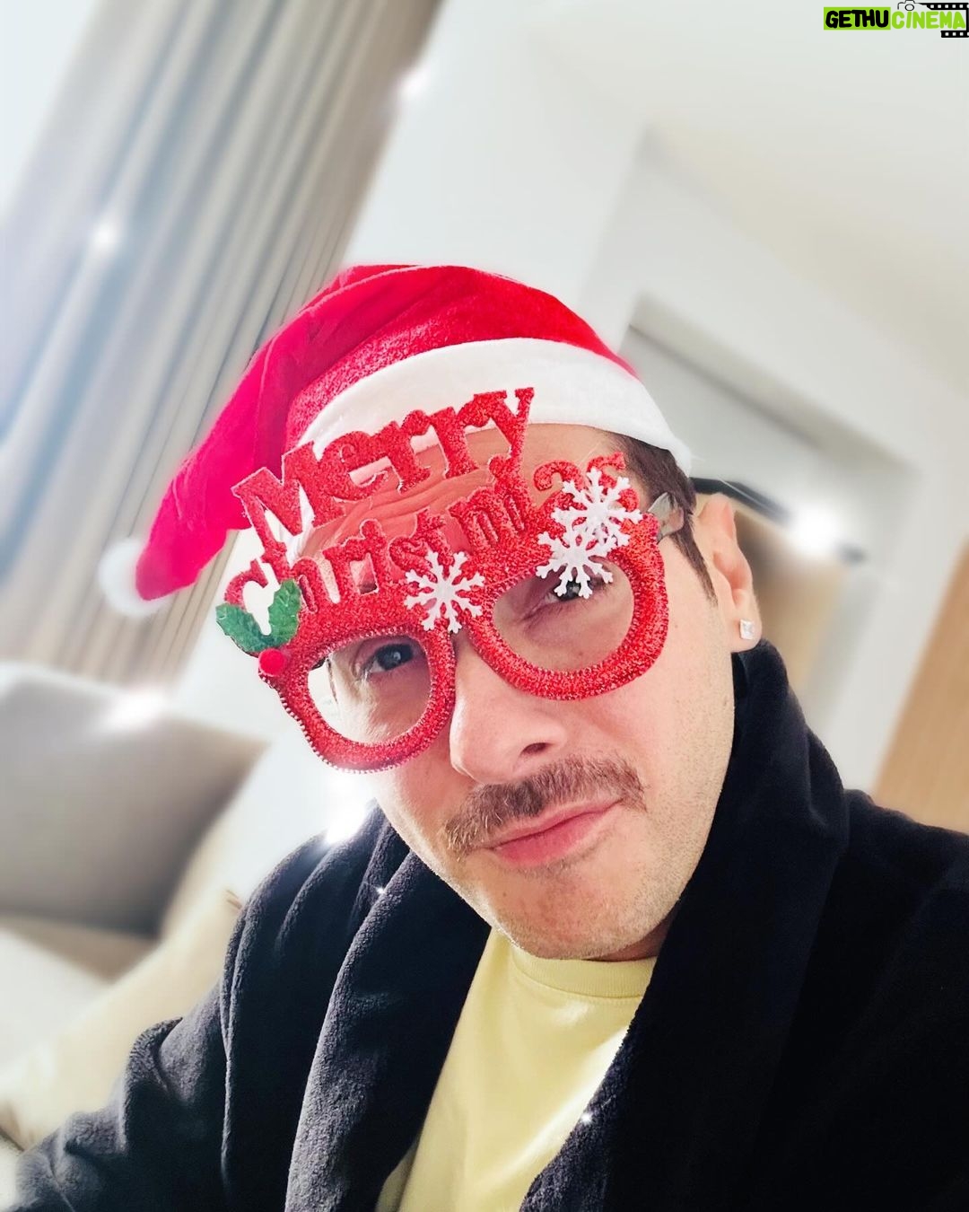 Divyenndu Instagram - 🌲 Merry Christmas 🌲 Love Peace n Sweets 🍭