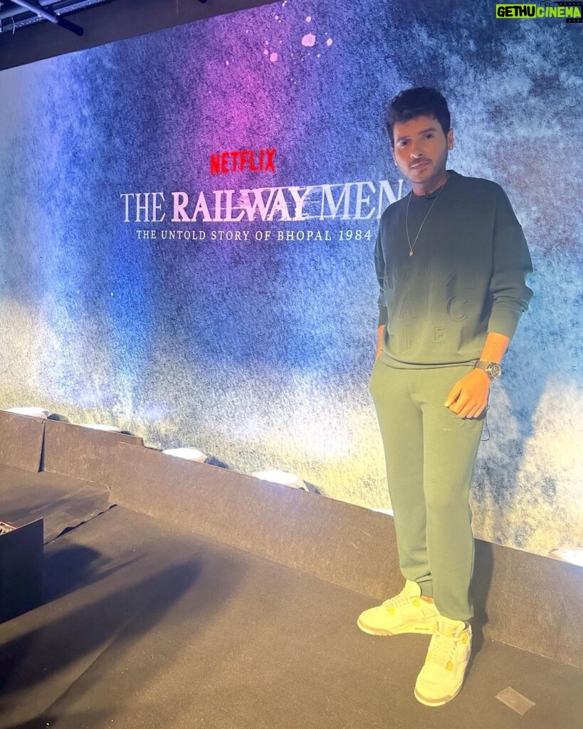 Divyenndu Instagram - The Railway Men..Stilllllll getting sooooo much love… toh bas THANK YOU bolna tha ❤