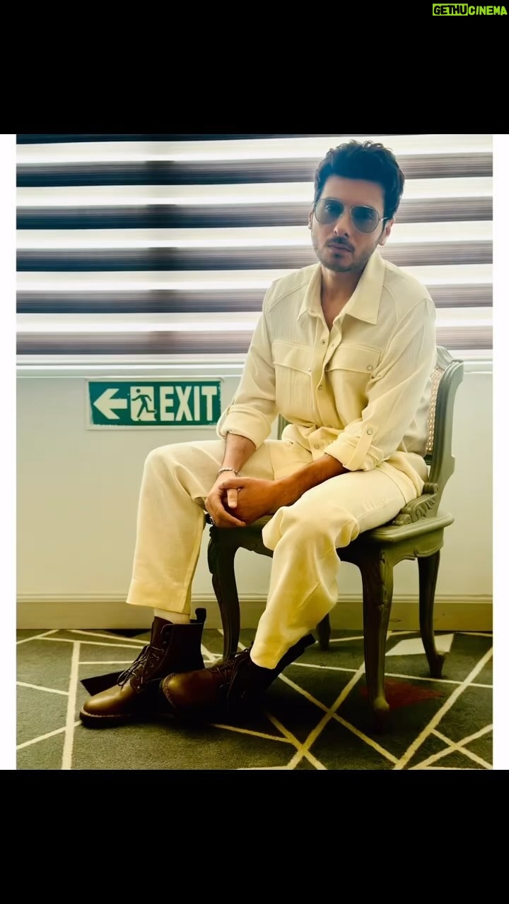 Divyenndu Instagram - My first VAGUE PHOTOSHOOT.. So Happy n Excited!! Are you happy for me? Outfit- @nogreyarea_official Boots - @birkenstockin Sunglasses - @opiumeyewear @tanngcommunications Styled by - @styledbychandani @style.cell Style team - @astha_kothari Fashion intern - @bedazzledbygk