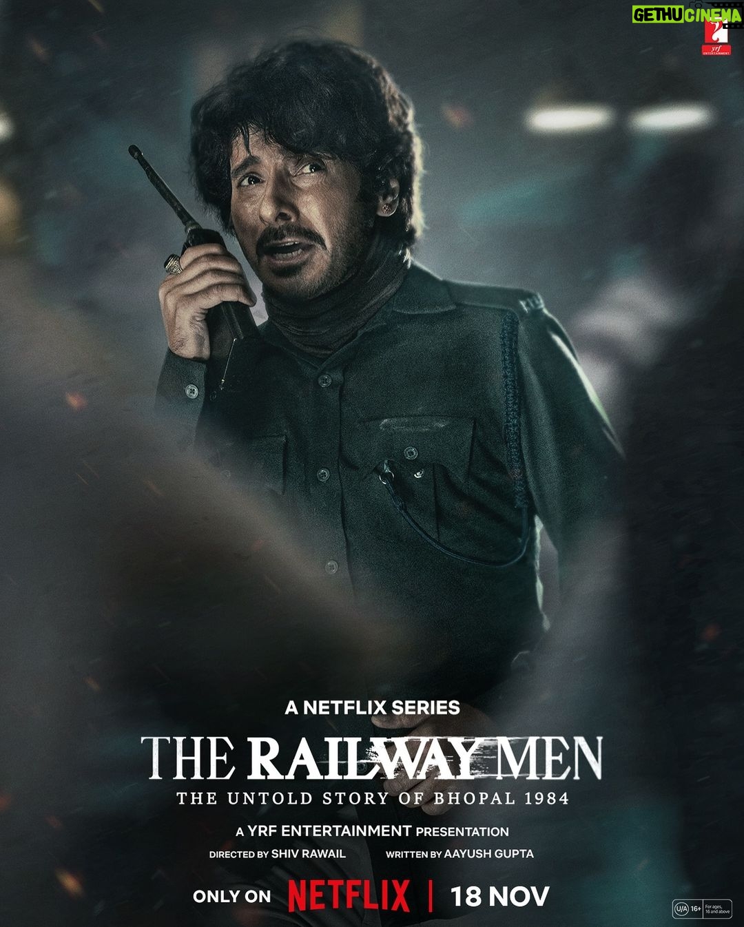 Divyenndu Instagram - In moments of crisis, humanity will triumph. Meet *BALWANT YADAV* #TheRailwayMen - a four episode series releasing on November 18, only on Netflix! @actormaddy @kaykaymenon02 @divyenndu @babil.i.k @hindujasunny @iamjuhichawla @dibyenduofficial @mandirabedi @raghubir_y @shivrawail @aayush.03 @yogendramogre @netflix_in @yrf #YRFEntertainment