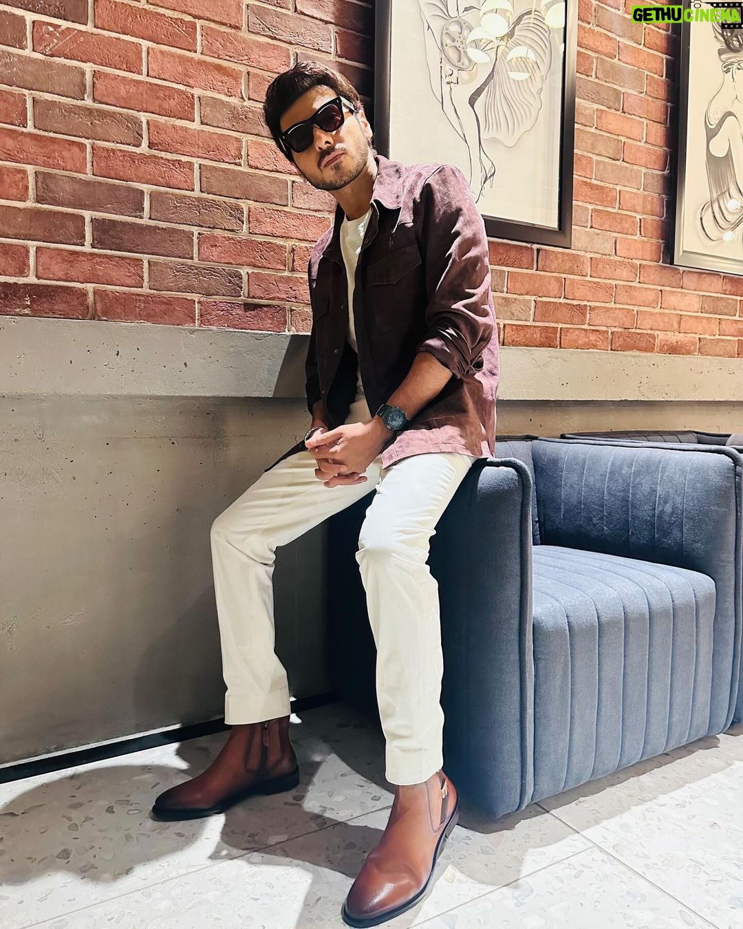 Divyenndu Instagram - It’s hot.!!! Let’s have Ice cream people.. apni फेवरेट ice cream batao.. meri haiiiiiiii Orange Bar n Dark Chocolate like this jacket (I love this Jacket) Outfit- @paige Boots - @rossobrunelloofficial Styled by - @styledbychandani @style.cell Style team - @astha_kothari