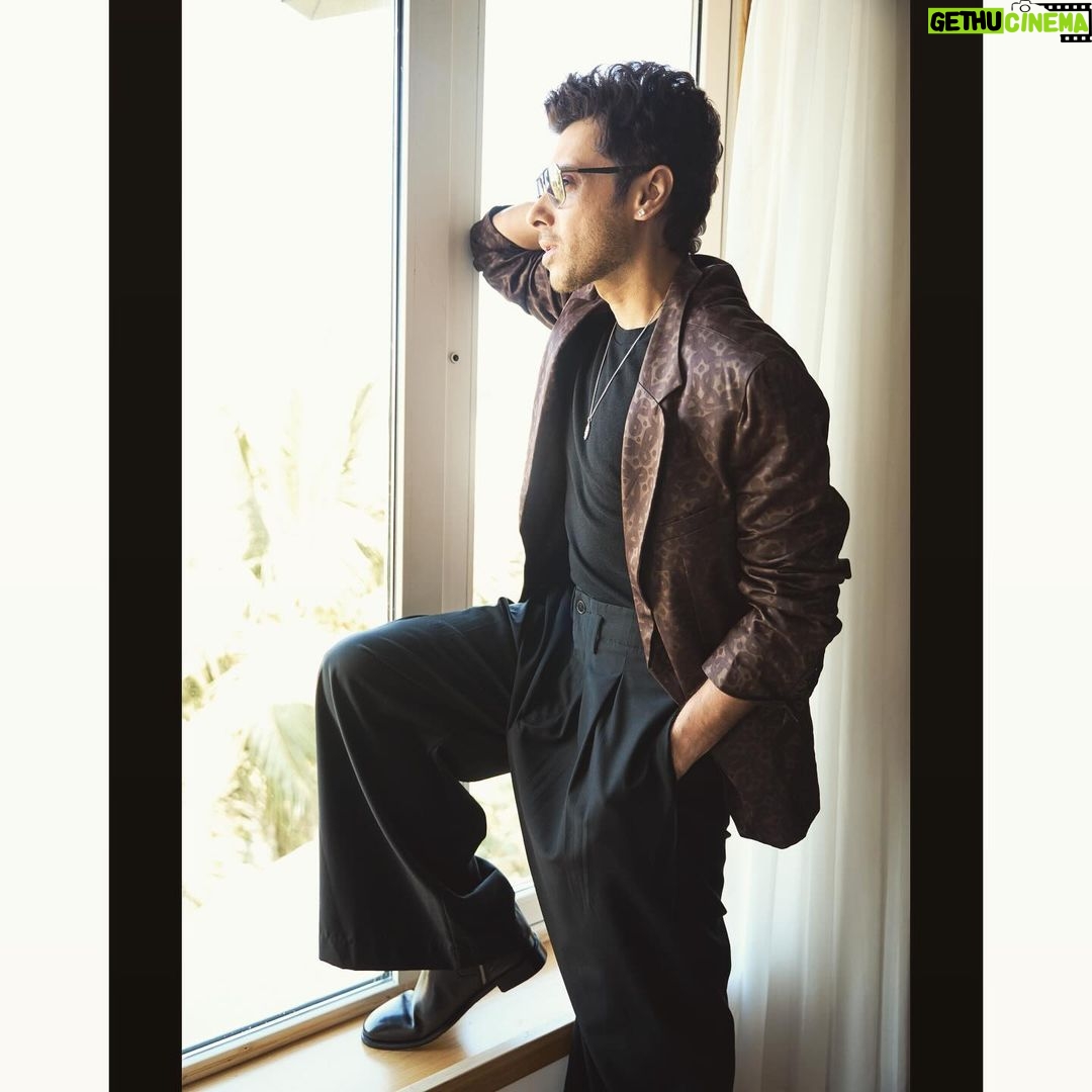 Divyenndu Instagram - Sweet dreams are made of this Who am I to disagree? Outfit - @nogreyarea_official Sunglasses - @opiumeyewear @tanngcommunications Styled by - @styledbychandani @style.cell Style team - @astha_kothari Fashion intern - @bedazzledbygk Photographer - @ayushguptaphoto