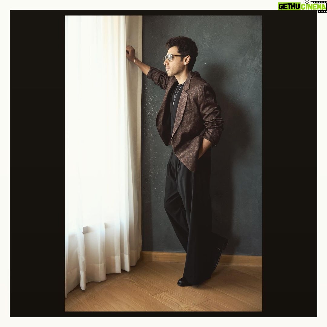 Divyenndu Instagram - Sweet dreams are made of this Who am I to disagree? Outfit - @nogreyarea_official Sunglasses - @opiumeyewear @tanngcommunications Styled by - @styledbychandani @style.cell Style team - @astha_kothari Fashion intern - @bedazzledbygk Photographer - @ayushguptaphoto