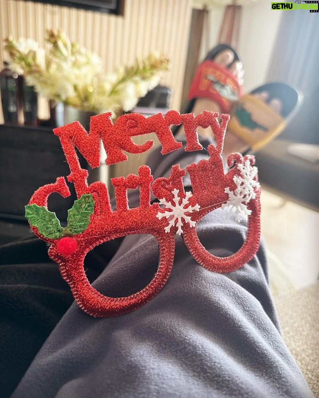 Divyenndu Instagram - 🌲 Merry Christmas 🌲 Love Peace n Sweets 🍭