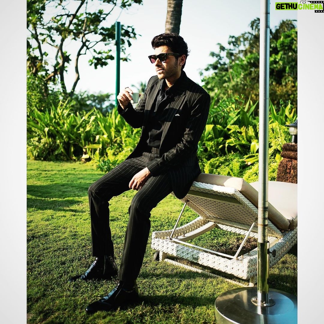 Divyenndu Instagram - IFFI, Goa for THE RAILWAY MEN @netflix_in @yrf Wearing @nm_design_studio Styled by @styledbychandani Team @sanjamkaur92 @astha_kothari Intern @__.yashika.__ Makeup - @jatin_veerkar Hair Artist - @hairplaywitshabby Photographer- @sharmaxrishabh @lucidspectrums Best Man - @jitendras16