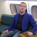 Dmitry Medvedev Instagram – Дорогие женщины, с весенним праздником 8 Марта! Пусть вас всегда окружают любовь и забота близких!

Поздравление записано на пути из рабочей поездки домой, на борту самолета председателя правительства РФ Ил-96.