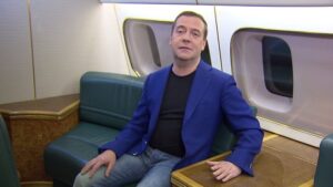Dmitry Medvedev Instagram - Дорогие женщины, с весенним праздником 8 Марта! Пусть вас всегда окружают любовь и забота близких!

Поздравление записано на пути из рабочей поездки домой, на борту самолета председателя правительства РФ Ил-96.