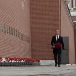 Dmitry Medvedev Instagram - Сегодня мы отмечаем знаменательную дату – 60 лет полёта Юрия Алексеевича Гагарина, первого космонавта нашей планеты. Его старт стал одним из самых ярких и знаковых событий XX века, которое изменило весь мир. Мы по праву гордимся и тем, что наши соотечественники, среди которых такие выдающиеся учёные, как Константин Циолковский, Фридрих Цандер, Сергей Королёв, стояли у истоков космической эры, были первопроходцами в создании уникальных космических аппаратов. Именно они положили начало новой исторической эпохе, внесли неоценимый вклад в научно-технический прогресс человеческой цивилизации.