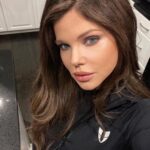 Donna D’Errico Instagram – This is my season ❤️
Thank you to @lorienmeillon for spending all day transforming my hair back to its natural color and for being so kind to me 🙏 I am also grateful to @traceybregman1 for referring her ❤️ I feel honored to have you as one of my closest friends 🤗
Feeling happy, strong, and empowered today. It’s a beautiful day to be alive 😊