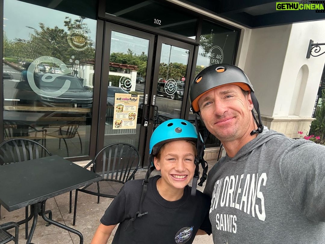 Drew Brees Instagram - Quality time on this NFL Sunday with Callen at our favorite spot @everbowlcraftsuperfood