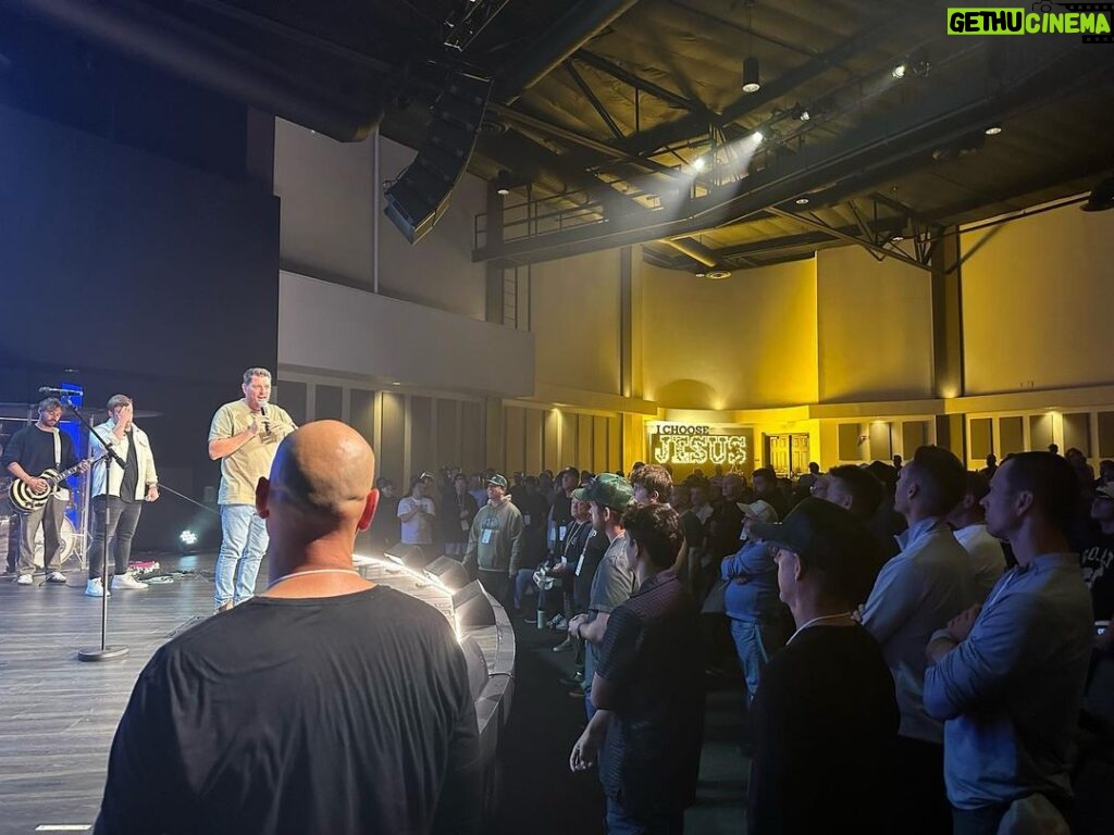 Drew Brees Instagram - Awesome night last night @daybreak.church 🔥Fire Fest … opportunity to fellowship with great men in our community. Looking forward to a great weekend!