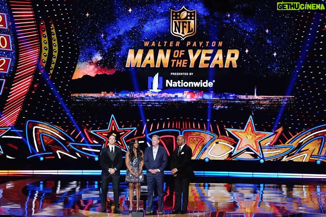 Drew Brees Instagram - Congrats to Cameron Heyward on Walter Payton Man of the Year! Incredible honor to a guy who’s doing so much great work in the community! @nfl_honors @camhey97