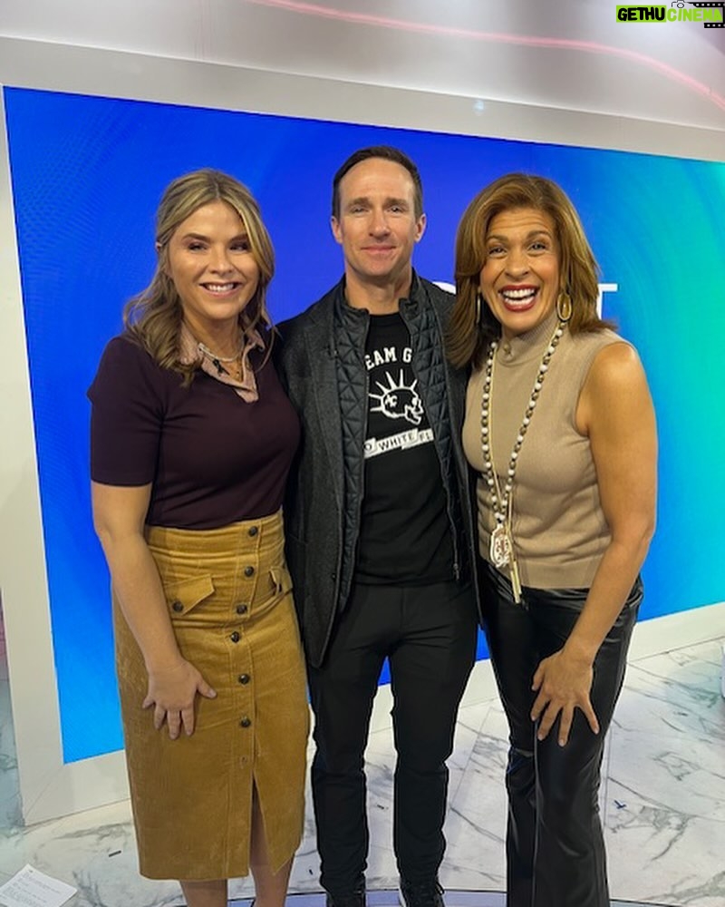 Drew Brees Instagram - Great being with @hodakotb and @jennabhager on @todayshow this morning talking family, Washington Mardi Gras, and the hottest franchise in the country right now @smalls_sliders ! Headed to New Orleans right now for our grand opening of Smalls Sliders in Metairie! See u there!