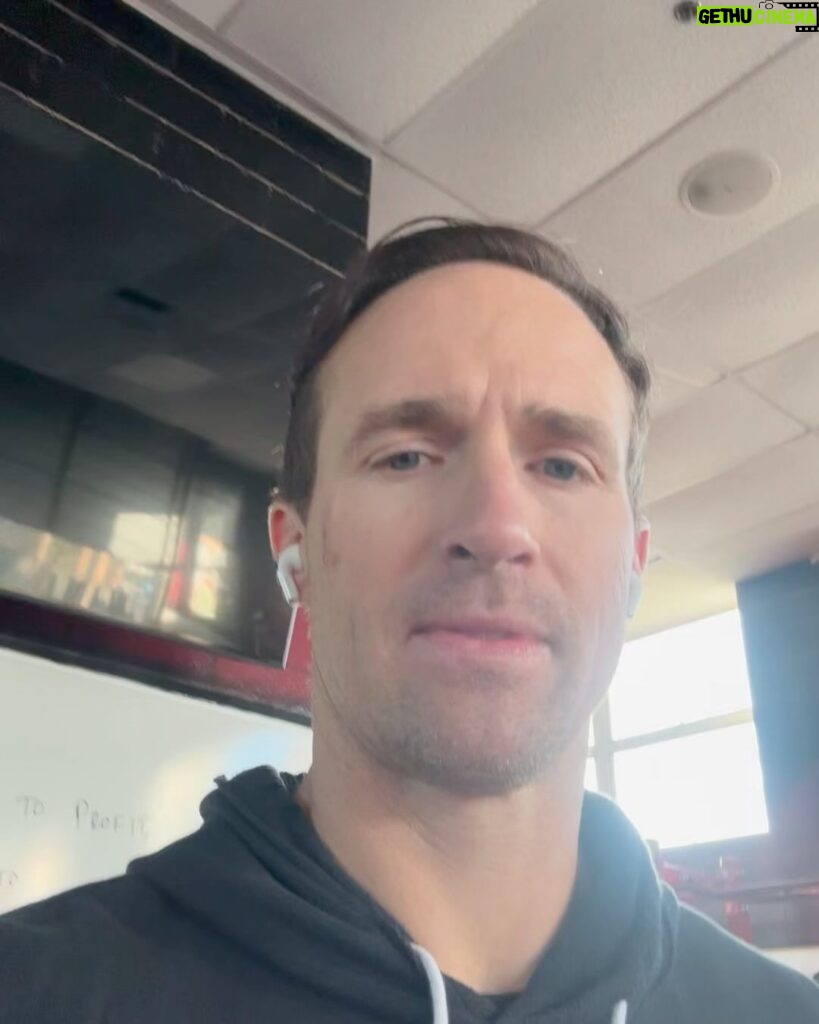 Drew Brees Instagram - Something exciting coming in the new year! We love feeding our #1 Boilers! 🚂 🚂🚂 Ever Grateful, Ever True, Everbowl. #boilerup🚂