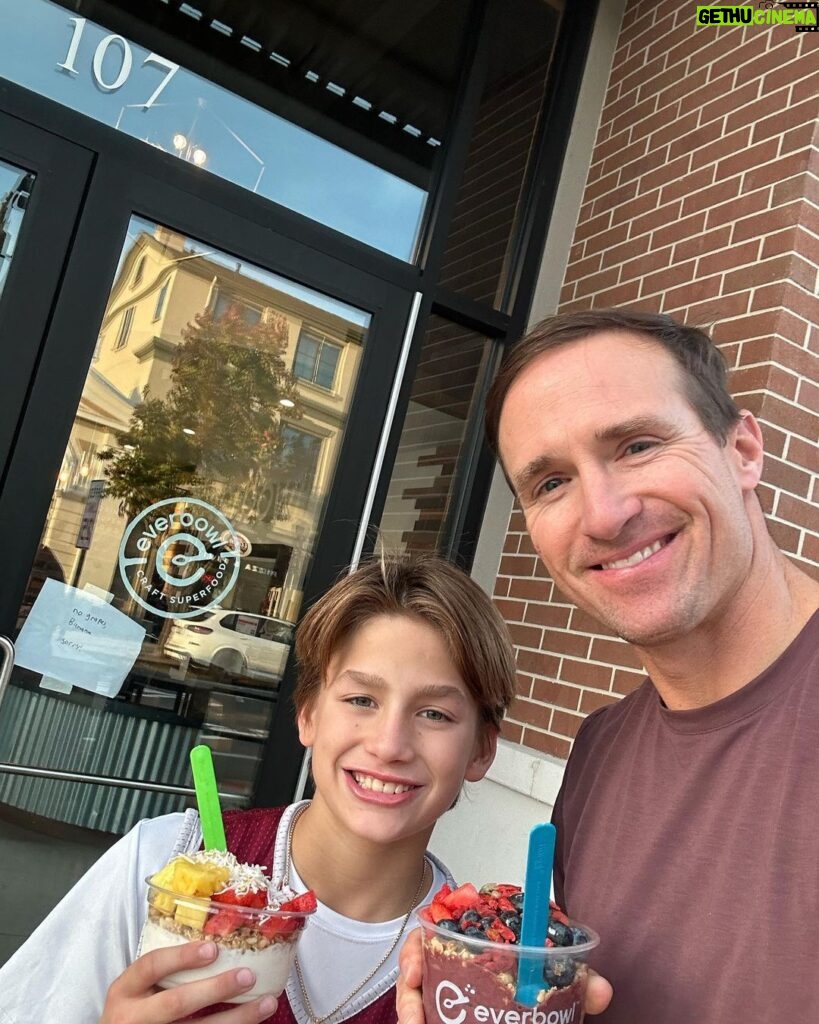 Drew Brees Instagram - Fun afternoon of basketball with Callen today! Celebrated with a little @everbowlcraftsuperfood after the Win!