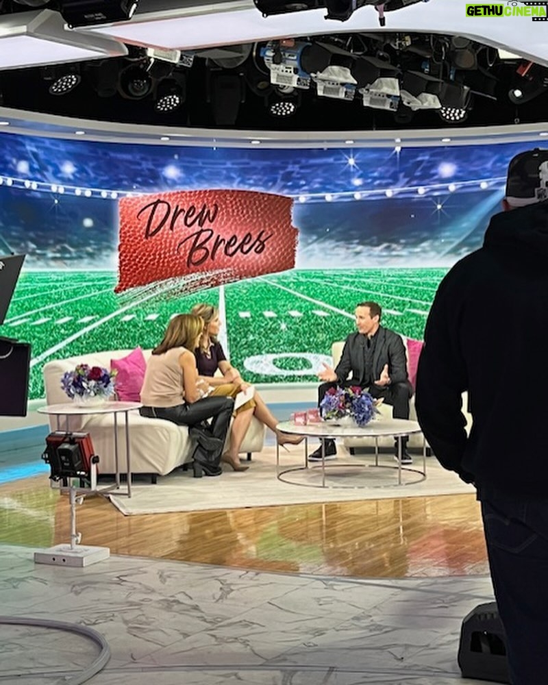 Drew Brees Instagram - Great being with @hodakotb and @jennabhager on @todayshow this morning talking family, Washington Mardi Gras, and the hottest franchise in the country right now @smalls_sliders ! Headed to New Orleans right now for our grand opening of Smalls Sliders in Metairie! See u there!