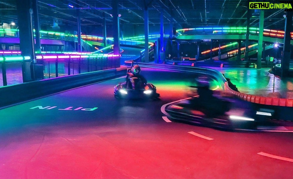 Drew Brees Instagram - Surge Entertainment in Mobile AL is one of the coolest family entertainment centers you will ever experience… The multi level race track is epic!!! Come see us and experience for yourself! @surge__entertainment @surgefun