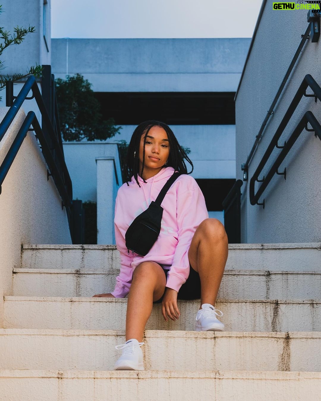 Duda Pimenta Instagram - Quer arrasar na moda Comfy com as melhores marcas e os melhores looks sem abrir mão do conforto? Então corre já pro @mercadolivremoda meu amô ✨ Só lá você encontra tudo que precisa para montar os looks mais estilosos, confortáveis e arrasar nessa tendência que chegou pra ficar. Se liga só nessas combinações que eu fiz, tudo né? Já comenta qual você curtiu mais e todos eles vc encontra no Mercado Livre 💛 #ChegouChegando #ModaNoBBB #publicidade